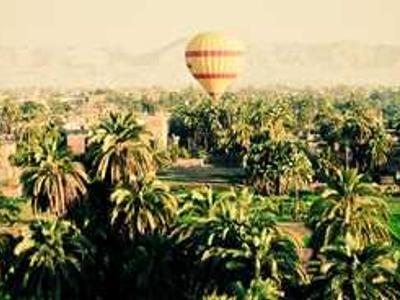 Remembering Catherine O’Hara, Who Played an Artist and A.i.A. Cover Girl in Beetlejuice